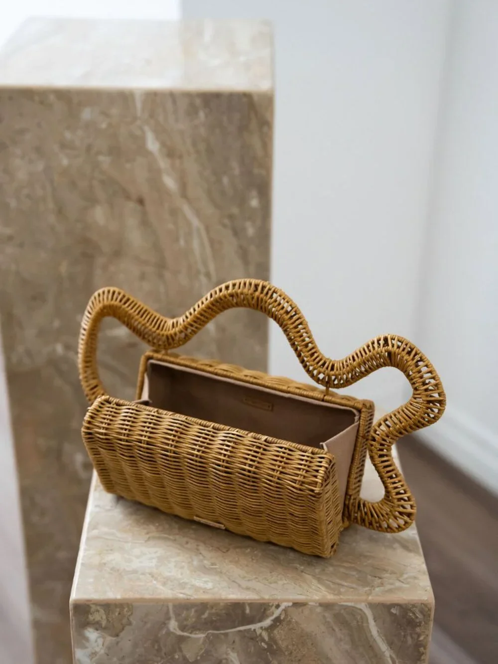 NWT CULT GAIA ELSA PALE BROWN RATTAN HANDBAG - OS - Picture 2 of 5